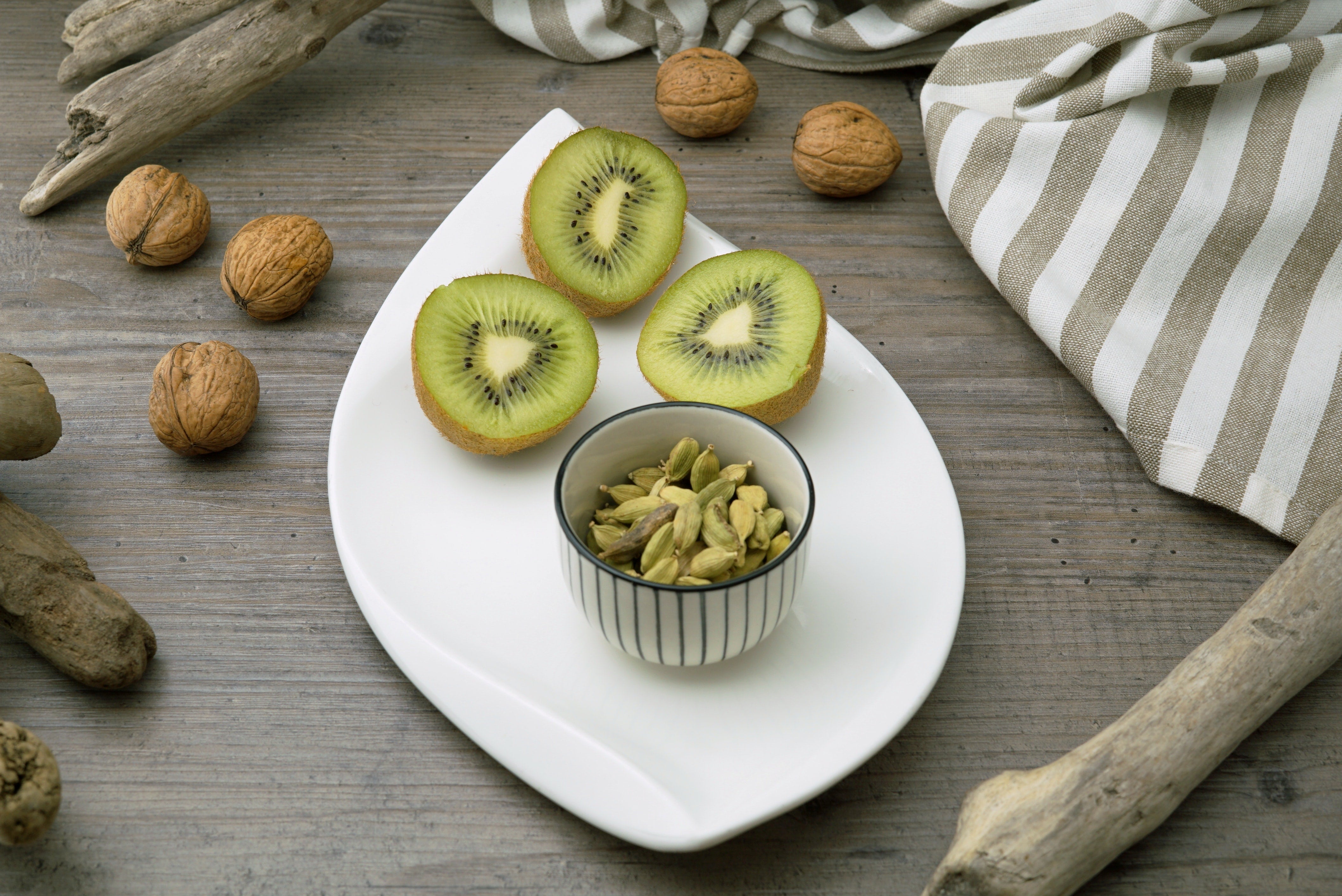 Eight Foods That Improve Sleep: From Sweet Kiwi to Savory Fish